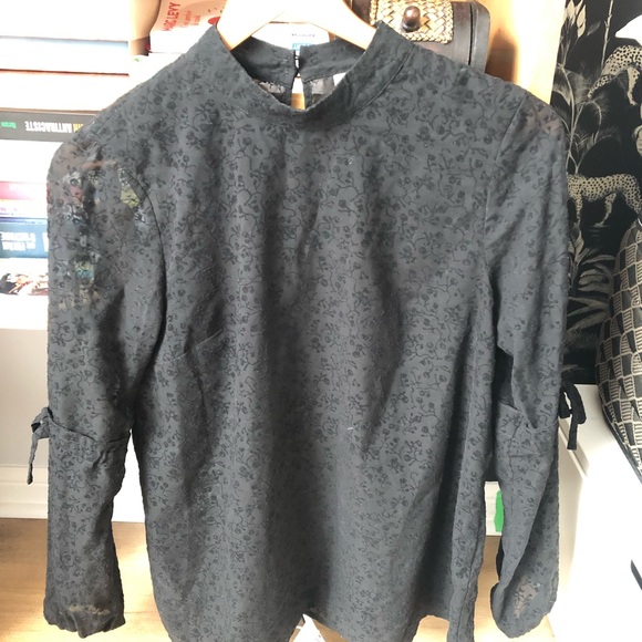 Black blouse- Xs - Picture 2 of 2